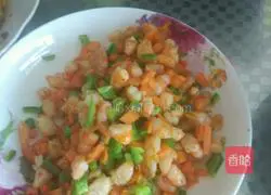 Illustration of how to make fried rice with shrimps, radish, pepper and pickled vegetables 5