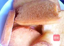 Illustration of how to make golden steamed bun slices 4