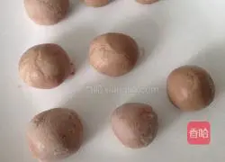 Illustration of how to make chocolate bean paste dumplings 7