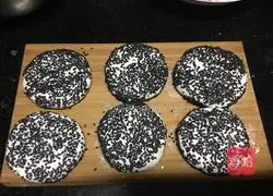 Illustration of how to make black sesame glutinous rice cakes 6