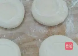 Illustration of how to roll eggs with pancakes 6