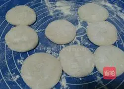 Illustration of how to make glutinous rice rolls 11