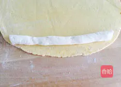 Illustration of how to make gold-rimmed rose steamed buns 3