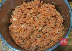 Illustration of how to make small wontons stuffed with mushrooms, carrots and carrots 6