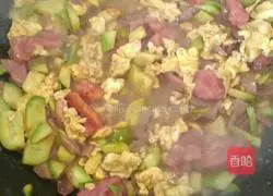 Illustration of how to make fruit and vegetable fried rice 6
