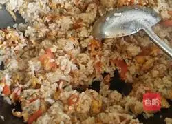 Illustration of how to make tomato and egg fried rice 5