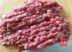 Illustration of how to make tomato and beef buns 3