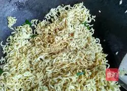 Illustration of how to make fried noodles with eggs 6