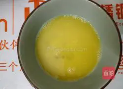 Illustration of how to make cabbage and egg fried rice 2