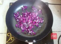 Illustration of how to make purple cabbage and egg fried rice 2