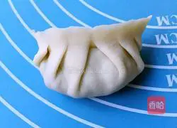 Illustration of how to make leek, meat and egg dumplings 7