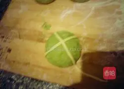 Illustration of how to make spinach steamed buns 9