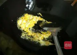Illustration of how to make carrot and egg fried rice 3