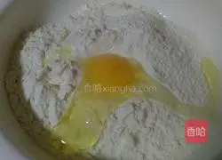 Illustration of how to make leek, egg and shrimp dumplings 6