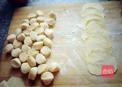 Illustration of how to make beef and celery dumplings 12