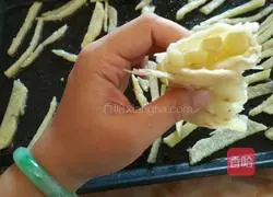 Thousand-layer scallion pancake with French fries illustration 9