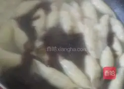 Illustration of how to make egg and leek stuffed dumplings 8