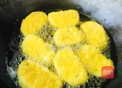 Illustration of how to make fried steamed bun slices 7