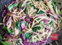 Illustration of how to make homemade fried noodles 6