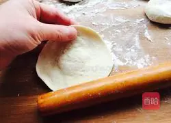 Illustration of how to make green onion and pork buns 12