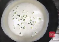 Illustration of how to make shredded potato pancakes 5