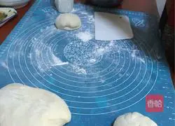 Illustration of how to make prune pancake 5