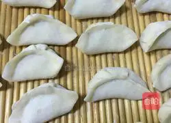 Illustration of how to make potato and pork dumplings 12