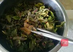 Illustration of how to make Chinese toon omelette 4