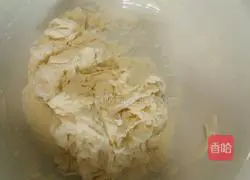 Illustration of how to make cabbage and shrimp cakes 1