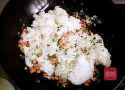 Illustration of how to make scallion, ham, sausage and egg fried rice 11