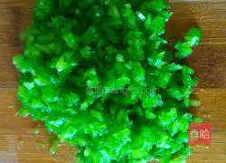  Illustration of how to make green pepper and meat buns 1