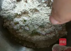 Illustration of how to make celery noodles 4