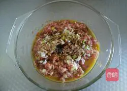 Illustration of how to make Lianghe noodles and donkey meat stuffed buns 14