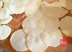 Illustration of how to make cucumber and egg vegetarian dumplings 17