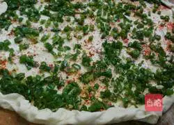 Illustration of how to make scallion pancakes 6