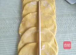 Illustration of how to make pumpkin rose steamed buns 11