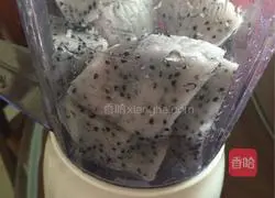 Illustration of how to make dragon fruit noodles 1