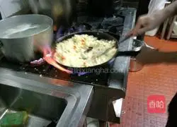 Illustration of how to make omelette rice 2