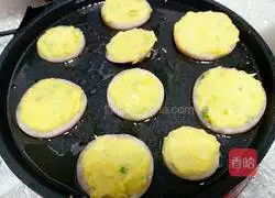 Illustration of how to make various green onion potato cakes 6