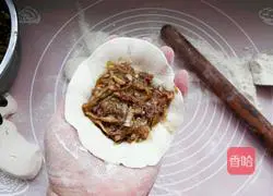 Illustration of how to make mutton pot stickers and dumplings 9