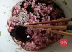 Illustration of how to make Sophora japonica dumplings 4