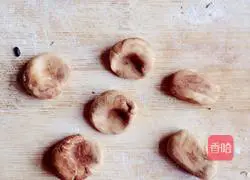 Illustration of how to make pumpkin and piggy steamed buns 6