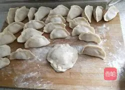 Illustration of how to make white radish and meat dumplings 13
