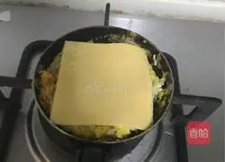 Illustration of how to make avocado sandwich 4