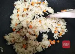 Illustration of how to make fried rice with carrots, mushrooms and eggs 5