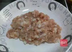 Illustration of how to make leek and ingot dumplings 1