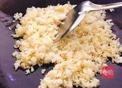 Illustration of how to make beef and egg fried rice 4