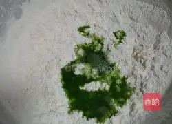 Illustration of how to make vegetarian three-fresh stuffed dumplings 4