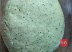 Illustration of how to make celery juice dough cake 4