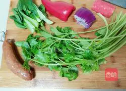 How to make homemade colorful vegetable fried noodles Illustration 1